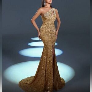 Luxe gold sequins mermaid hem bodycon formal evening black tie gown dress